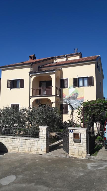 Apartments Mirela ポレッチ エクステリア 写真